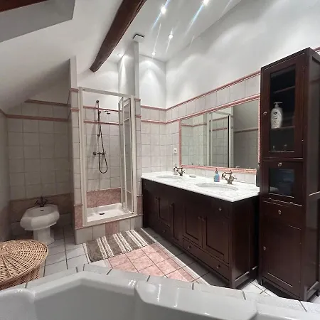 בית נופש Charming House *